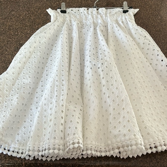 AQUILANO RIMONDI Dresses & Skirts - AQUILANO RIMONDI Italy ladies white eyelet skirt-L-GORGEOUS!
